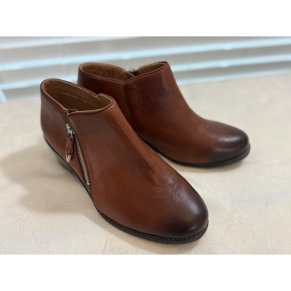 Vionic Women's 7.5 Brown Leather Ankle Boots Side Zip Block Heel Comfort